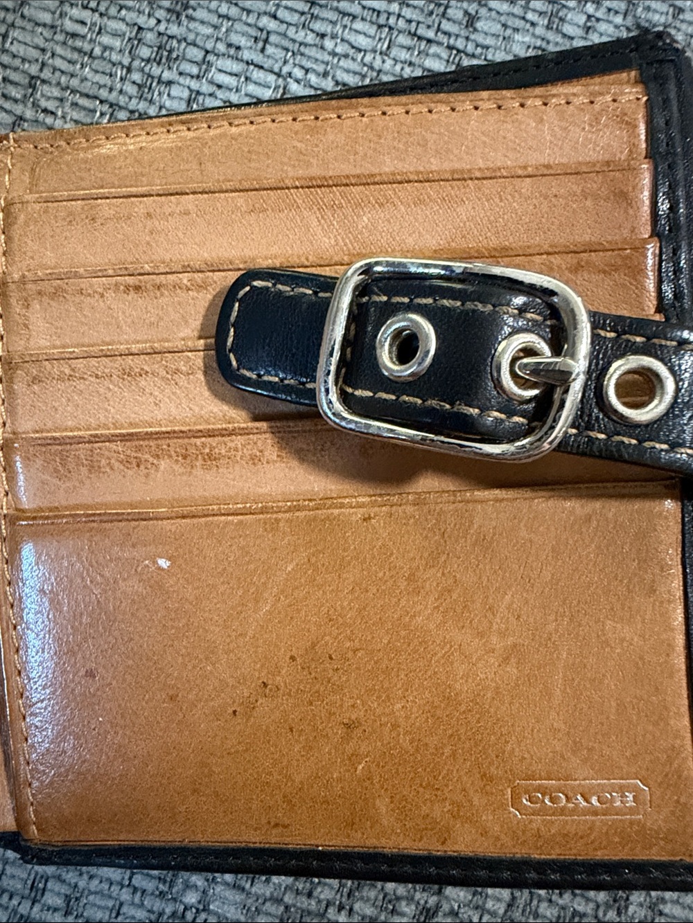 Vintage Coach Men or Women’s Bifold Wallet in Tan and Black with Signature - Picture 10 of 14
